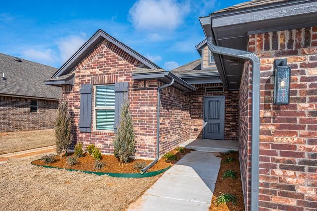 10633 SW 18th Street, Yukon, OK 73099