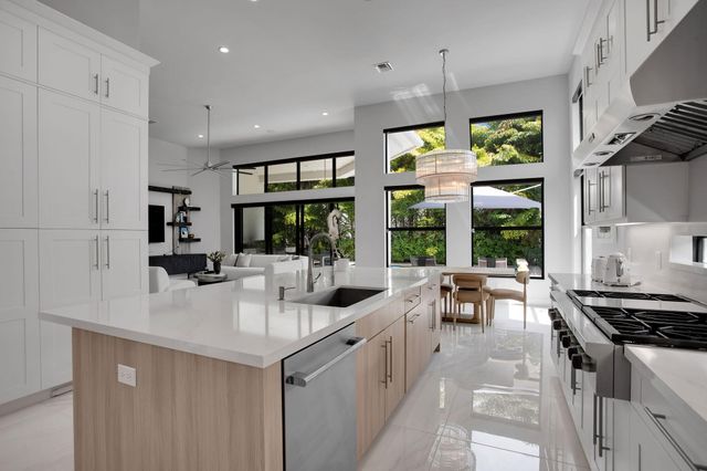 6903 NW 28th Avenue, Boca Raton, FL 33496