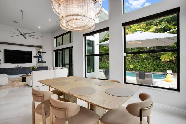 6903 NW 28th Avenue, Boca Raton, FL 33496