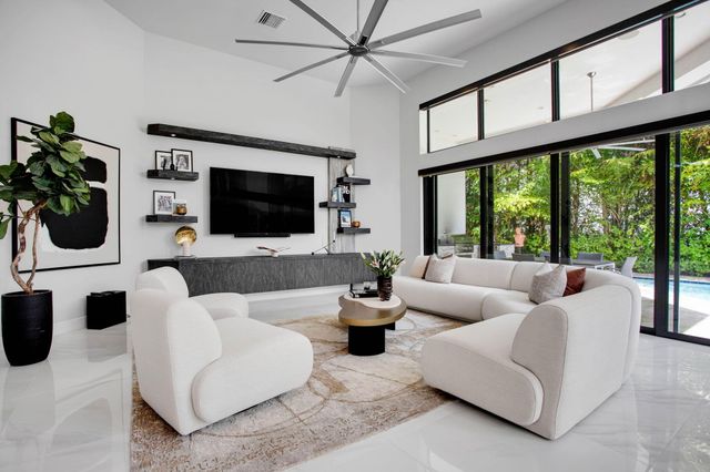 6903 NW 28th Avenue, Boca Raton, FL 33496