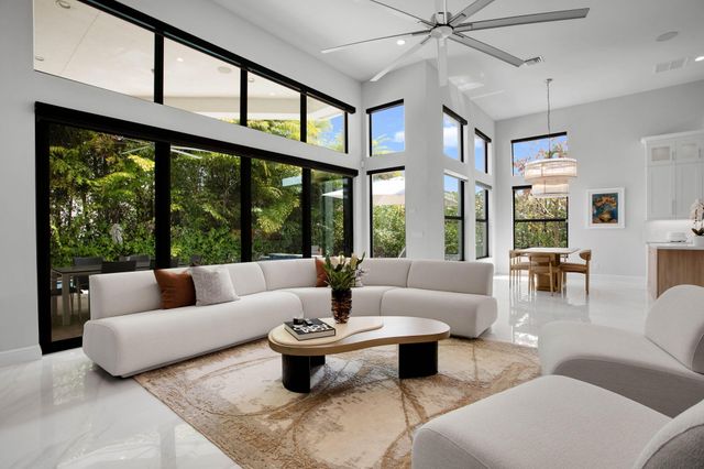 6903 NW 28th Avenue, Boca Raton, FL 33496