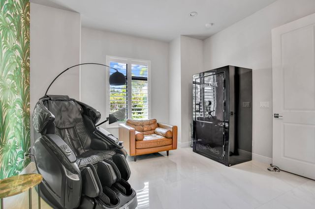 6903 NW 28th Avenue, Boca Raton, FL 33496