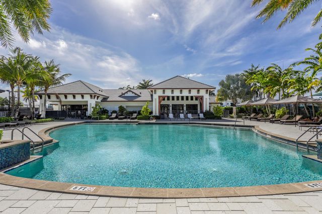 6903 NW 28th Avenue, Boca Raton, FL 33496