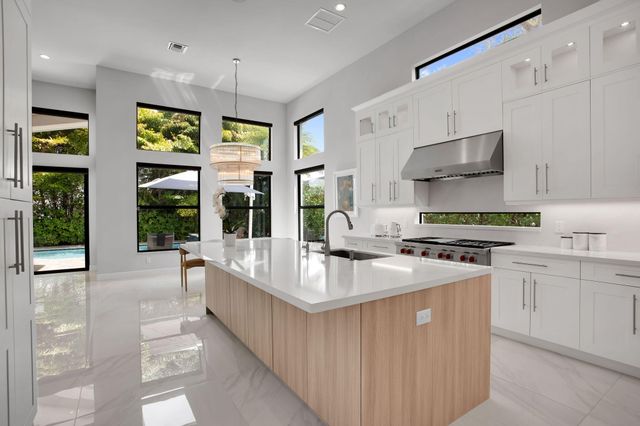 6903 NW 28th Avenue, Boca Raton, FL 33496