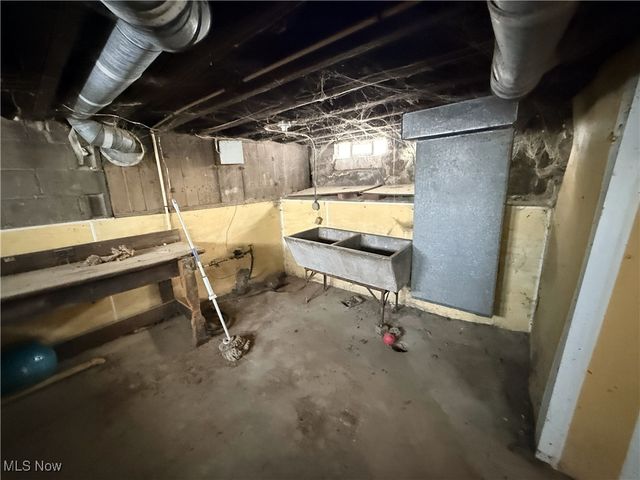 8200 Beman Avenue, Cleveland, OH 44105