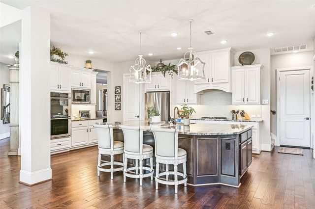 1718 Avery Lane, Friendswood, TX 77546