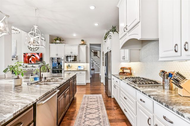 1718 Avery Lane, Friendswood, TX 77546