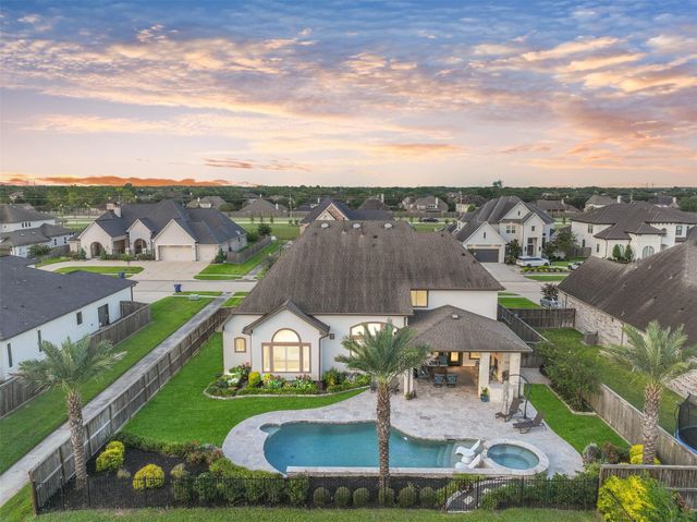 1718 Avery Lane, Friendswood, TX 77546
