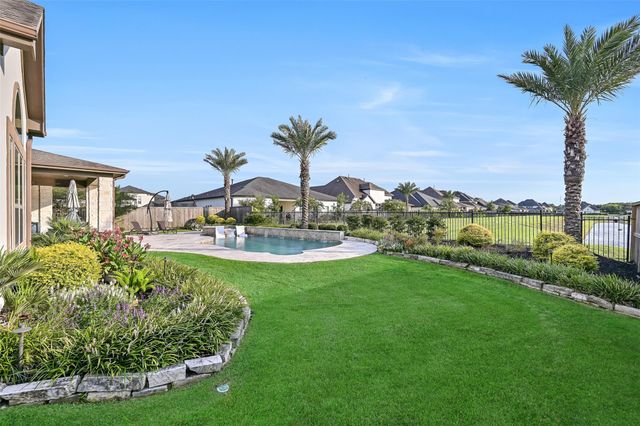 1718 Avery Lane, Friendswood, TX 77546