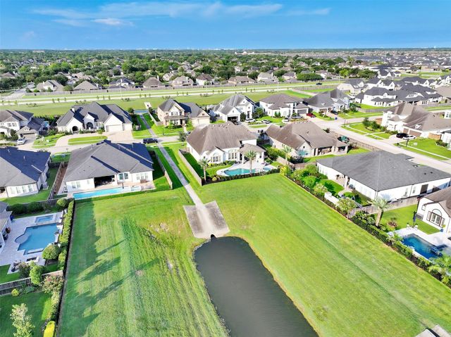1718 Avery Lane, Friendswood, TX 77546