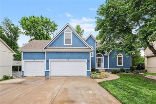 524 NE Garnet Lane, Lee's Summit, MO 64064