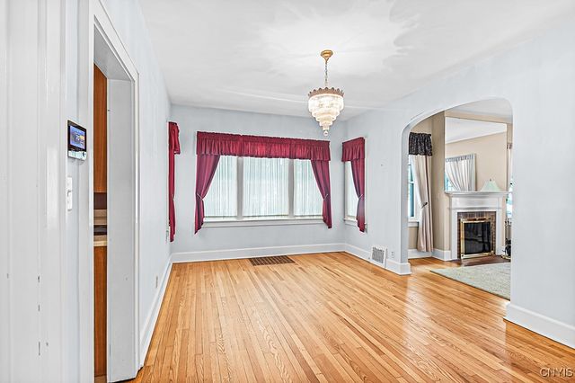 17 Brookline Dr, Utica, NY 13501