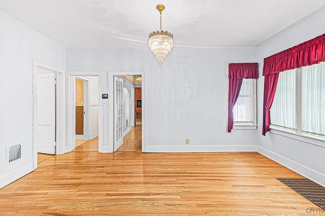 17 Brookline Dr, Utica, NY 13501