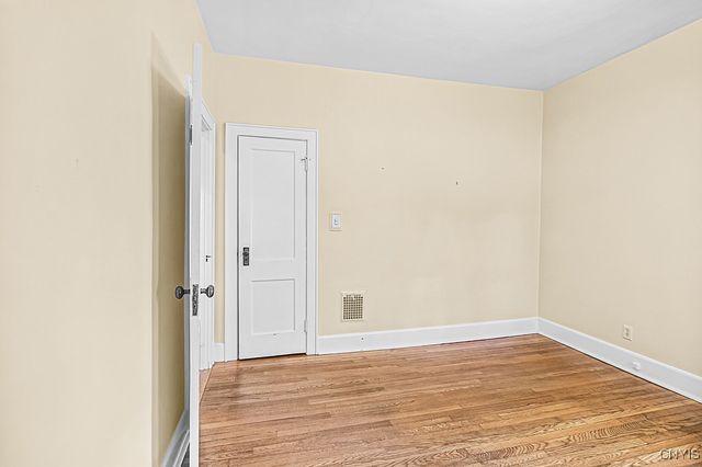 17 Brookline Dr, Utica, NY 13501