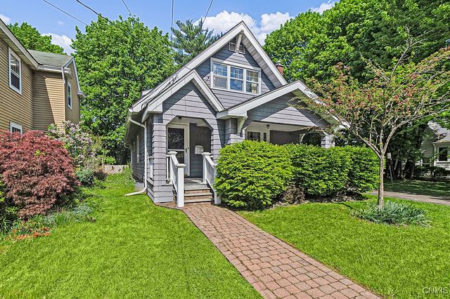 17 Brookline Dr, Utica, NY 13501