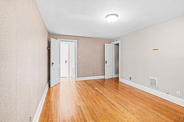 17 Brookline Dr, Utica, NY 13501