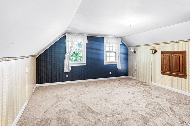 17 Brookline Dr, Utica, NY 13501