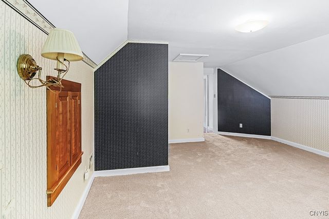 17 Brookline Dr, Utica, NY 13501