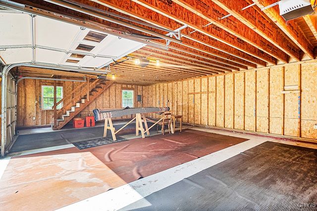 17 Brookline Dr, Utica, NY 13501