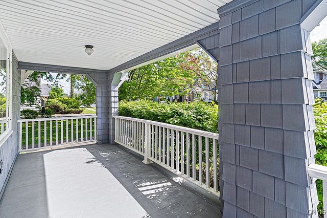 17 Brookline Dr, Utica, NY 13501