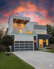 2214 Hewitt Drive, Houston, TX 77018