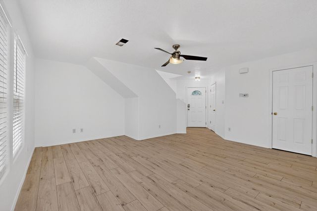 4247 Altura Vista Lane NE, Albuquerque, NM 87110