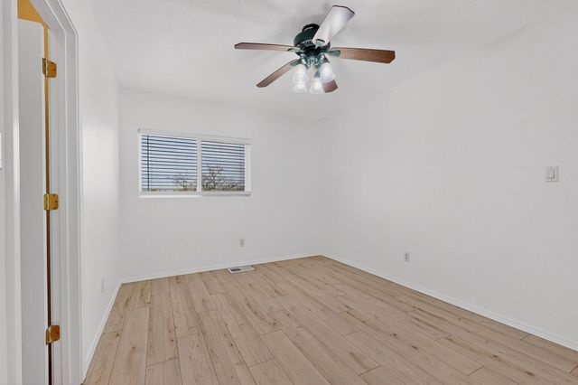 4247 Altura Vista Lane NE, Albuquerque, NM 87110