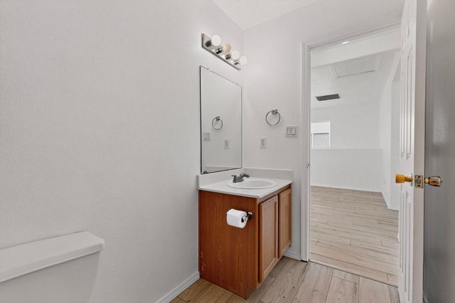 4247 Altura Vista Lane NE, Albuquerque, NM 87110