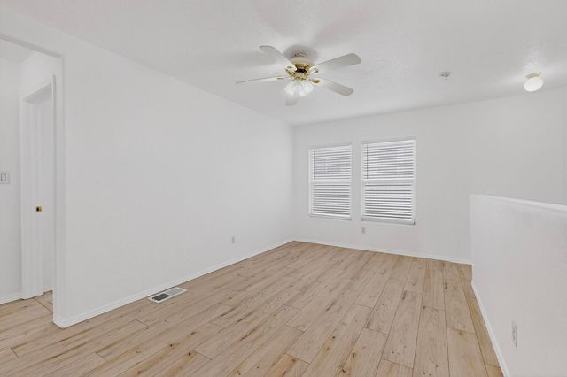 4247 Altura Vista Lane NE, Albuquerque, NM 87110