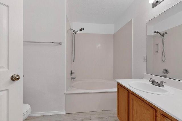 4247 Altura Vista Lane NE, Albuquerque, NM 87110