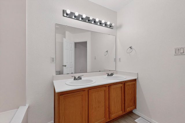 4247 Altura Vista Lane NE, Albuquerque, NM 87110