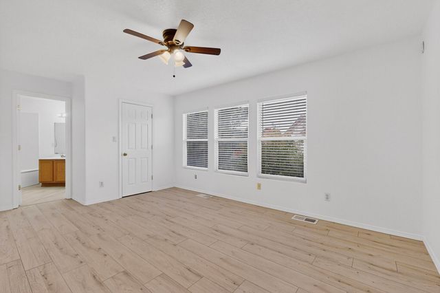 4247 Altura Vista Lane NE, Albuquerque, NM 87110