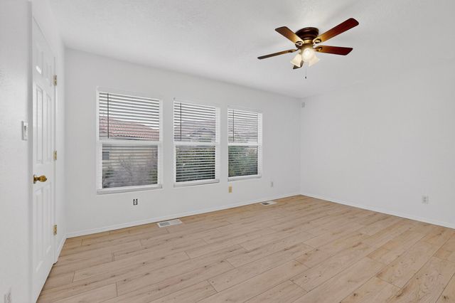 4247 Altura Vista Lane NE, Albuquerque, NM 87110