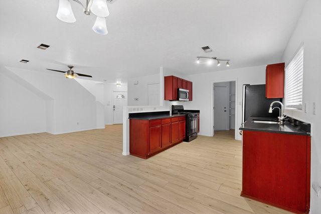 4247 Altura Vista Lane NE, Albuquerque, NM 87110