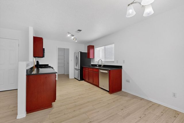 4247 Altura Vista Lane NE, Albuquerque, NM 87110