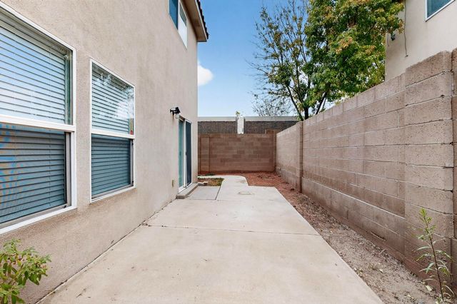 4247 Altura Vista Lane NE, Albuquerque, NM 87110