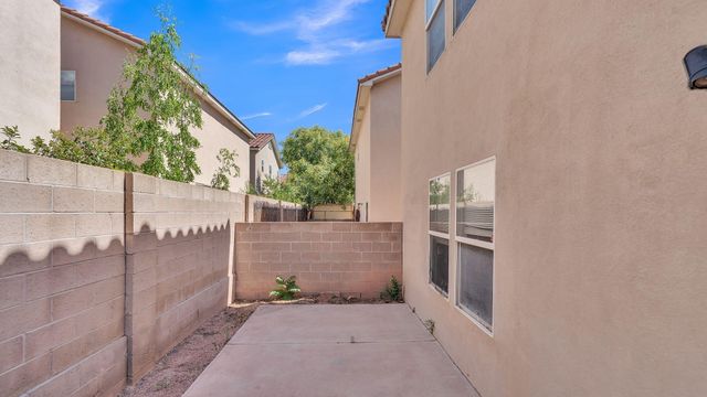 4247 Altura Vista Lane NE, Albuquerque, NM 87110