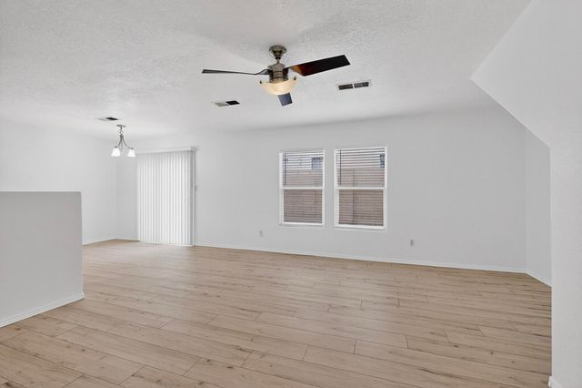 4247 Altura Vista Lane NE, Albuquerque, NM 87110