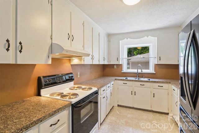 2134 Bromwich Road, Charlotte, NC 28208