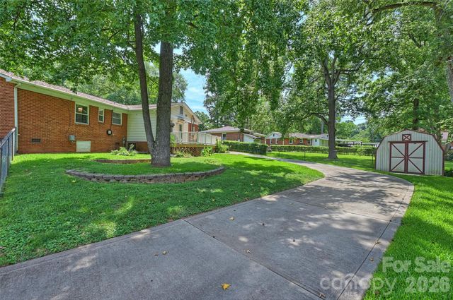 2134 Bromwich Road, Charlotte, NC 28208