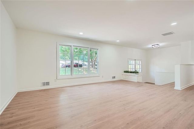 895 Kings Grant Drive NW, Atlanta, GA 30318