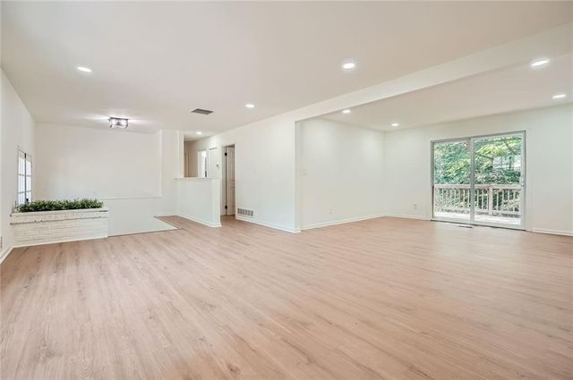 895 Kings Grant Drive NW, Atlanta, GA 30318