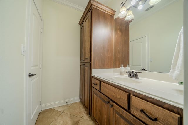 408 Gifford Ave, Daingerfield, TX 75638