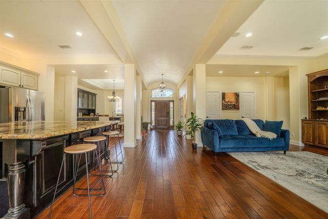 408 Gifford Ave, Daingerfield, TX 75638