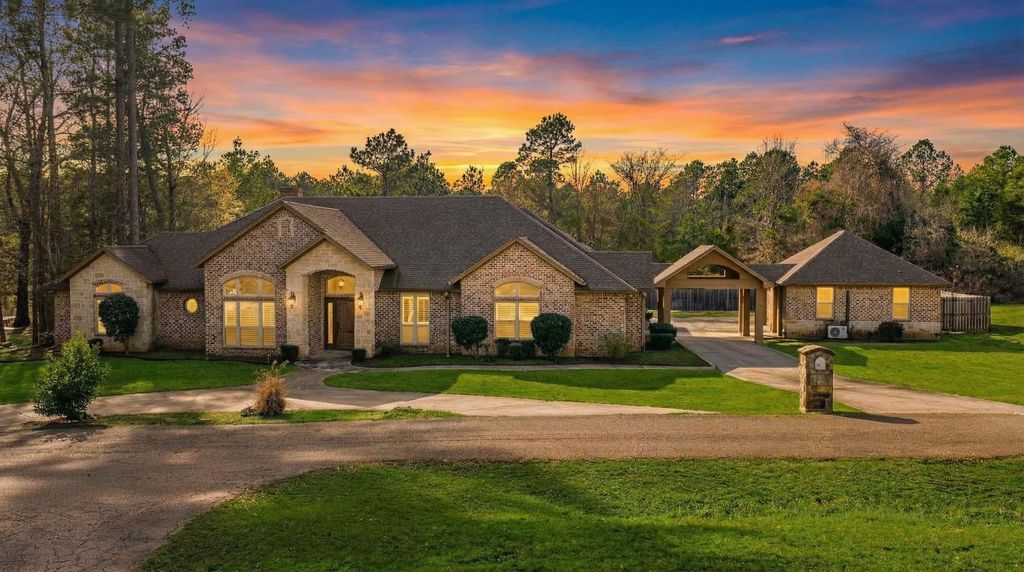 408 Gifford Ave, Daingerfield, TX 75638