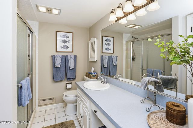 5 Berkeley Square, Brielle, NJ 08730