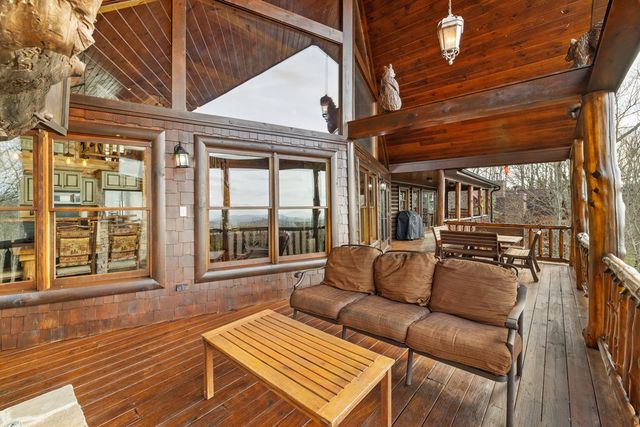 180 Cinnamon Bear, Mineral Bluff, GA 30559