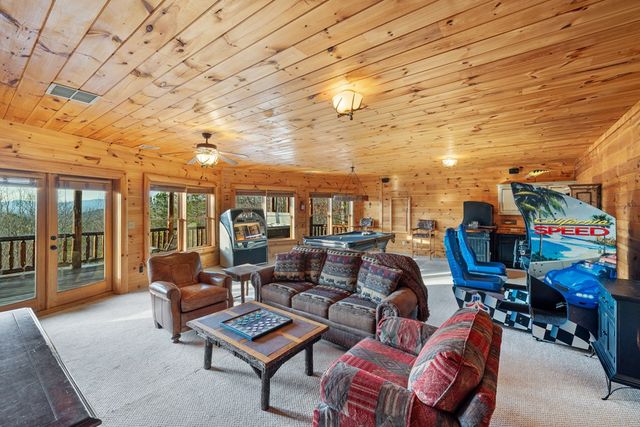 180 Cinnamon Bear, Mineral Bluff, GA 30559