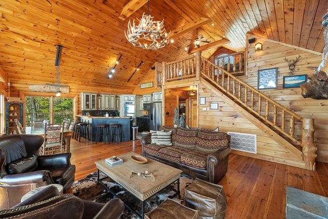 180 Cinnamon Bear, Mineral Bluff, GA 30559