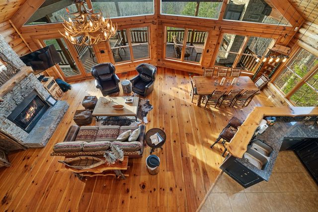 180 Cinnamon Bear, Mineral Bluff, GA 30559